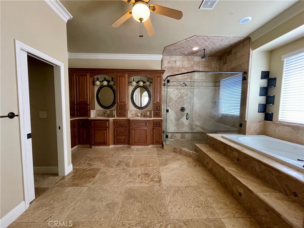 16052 W Middleton Ave, Kerman, CA 93630