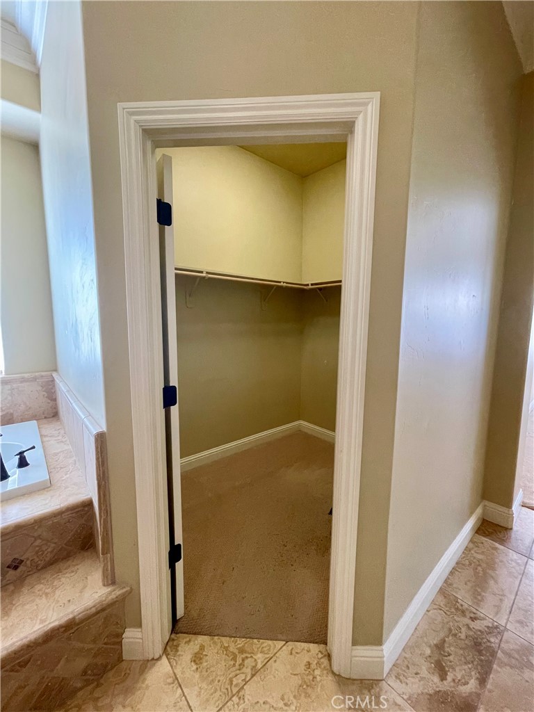 16052 W Middleton Ave, Kerman, CA 93630