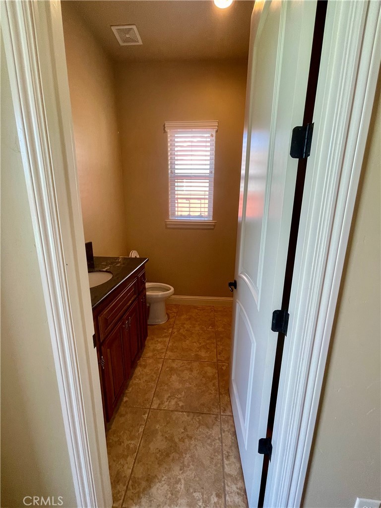 16052 W Middleton Ave, Kerman, CA 93630