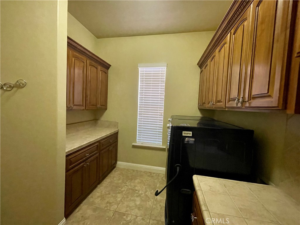 16052 W Middleton Ave, Kerman, CA 93630