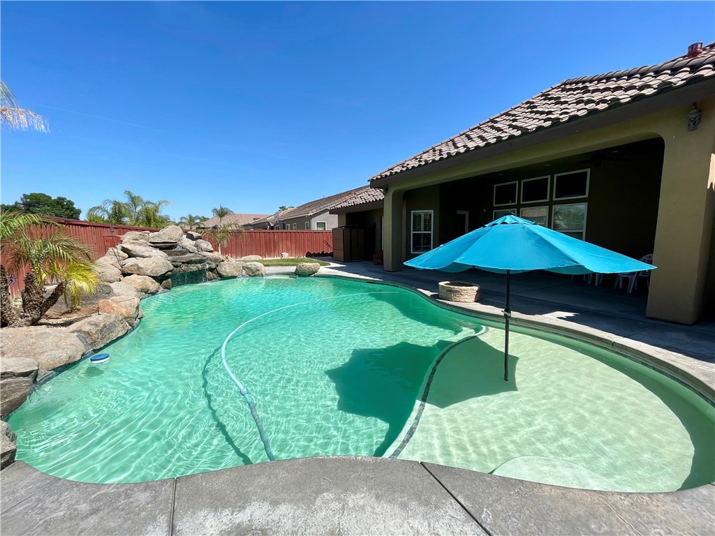 16052 W Middleton Ave, Kerman, CA 93630