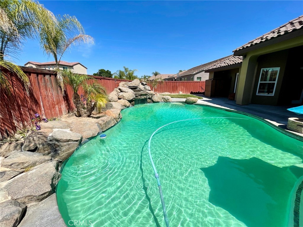 16052 W Middleton Ave, Kerman, CA 93630