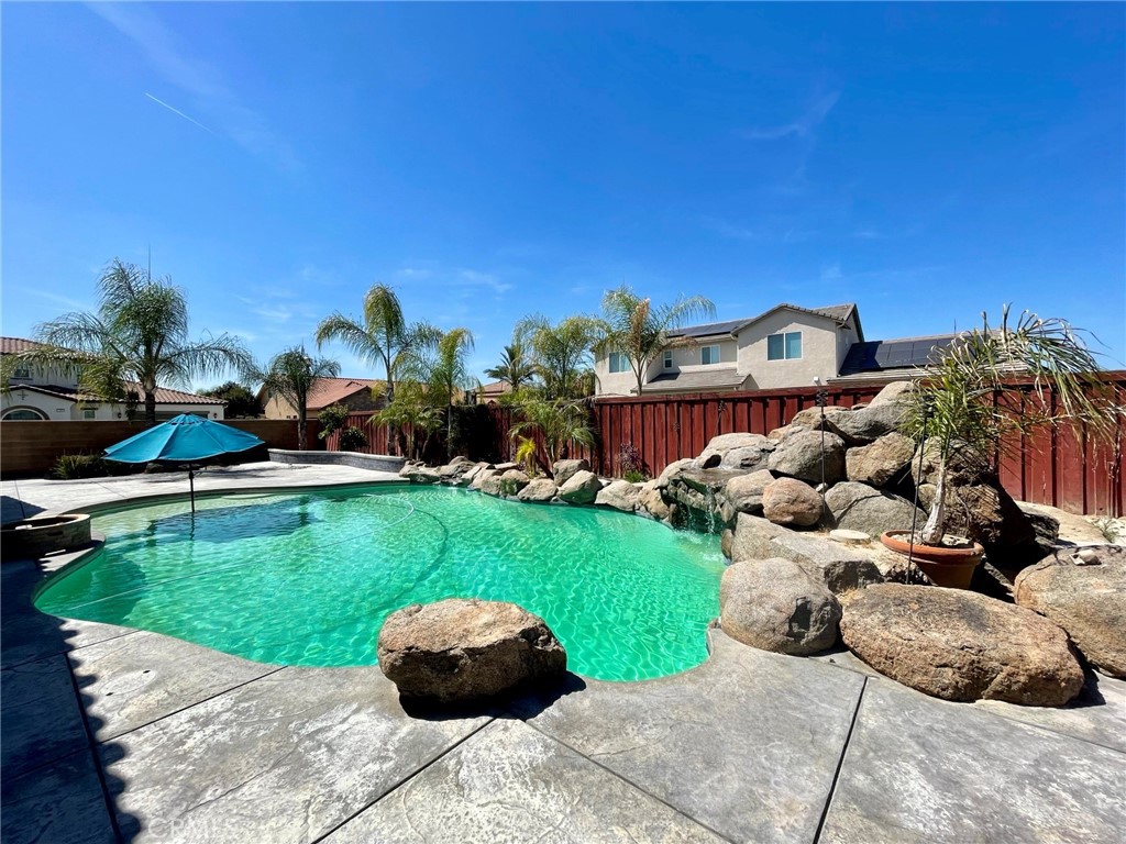 16052 W Middleton Ave, Kerman, CA 93630