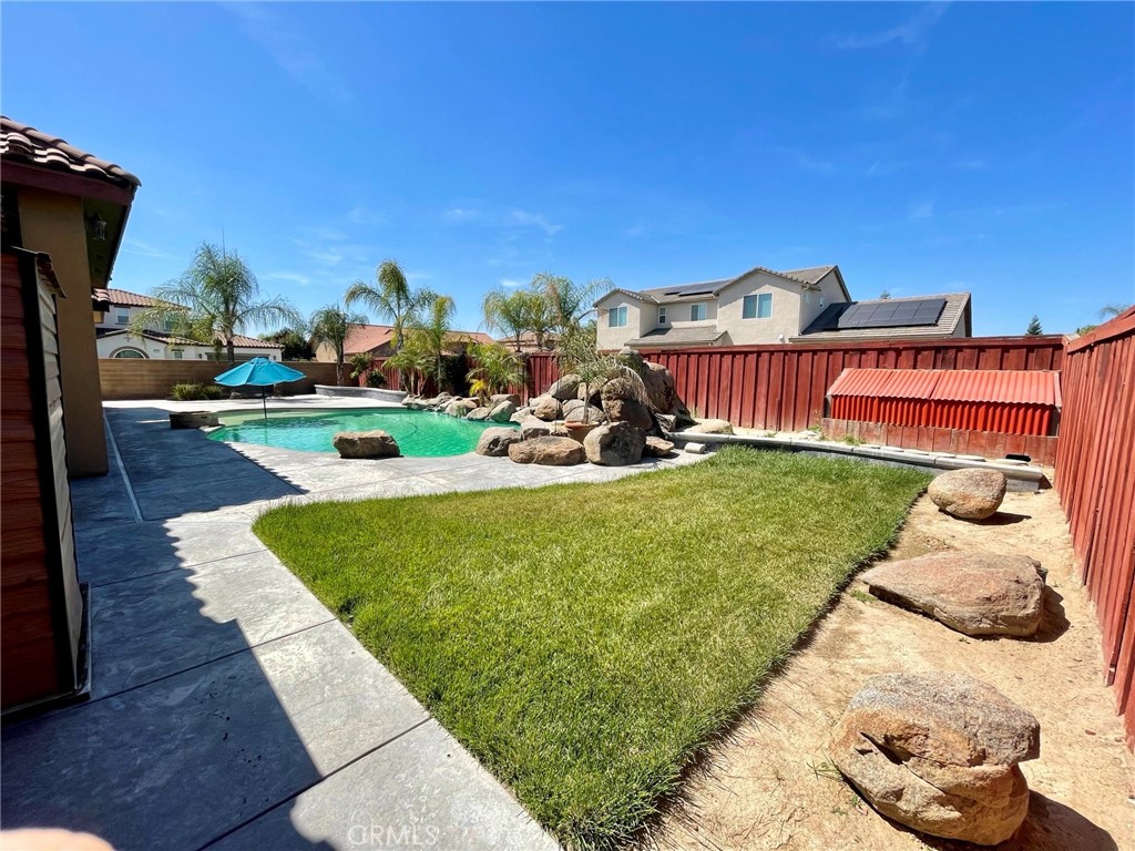 16052 W Middleton Ave, Kerman, CA 93630