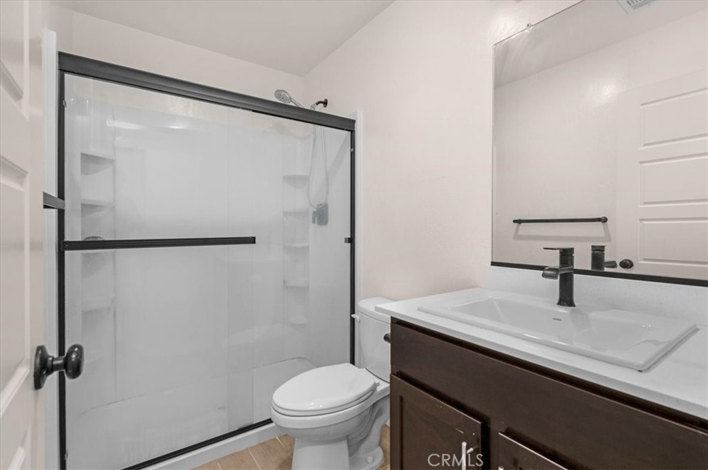 2520 S Spruce St, Visalia, CA 93292