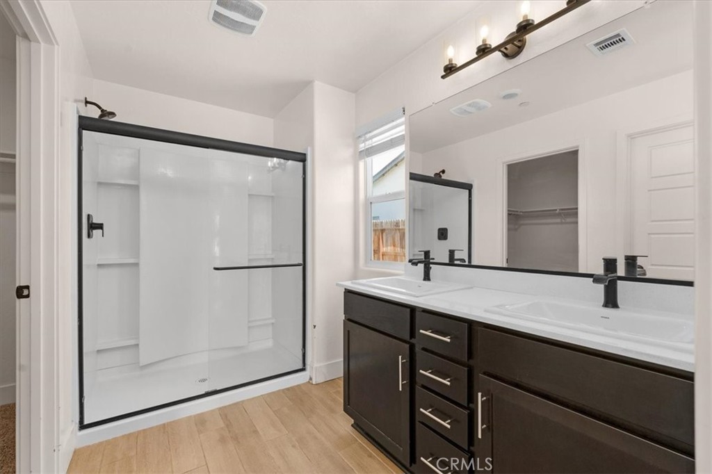 2520 S Spruce St, Visalia, CA 93292