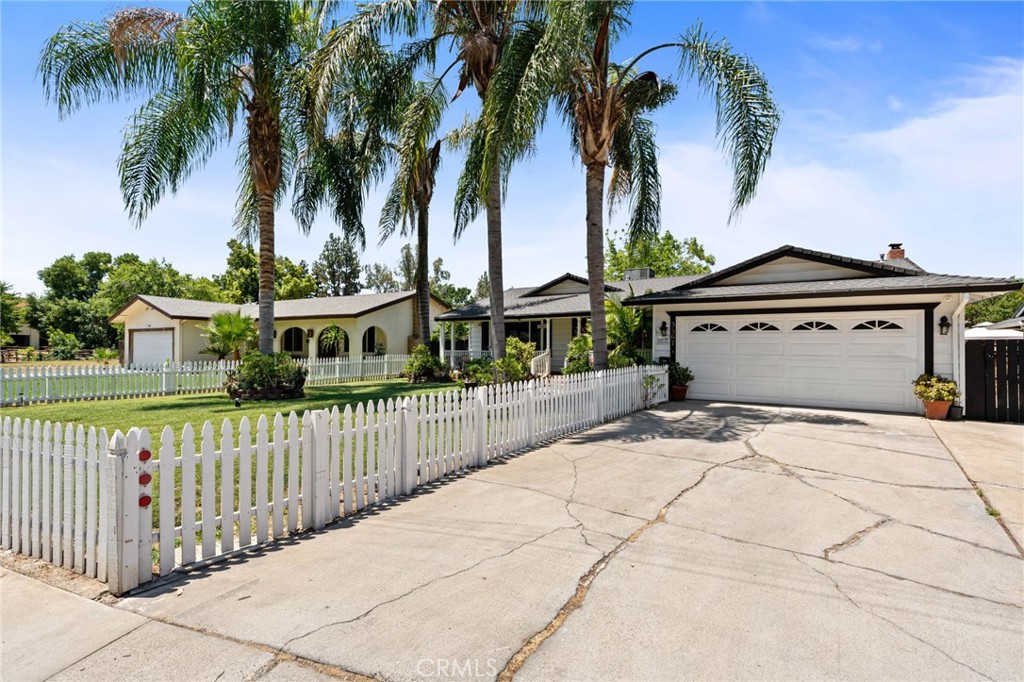 3367 M St, Merced, CA 95348