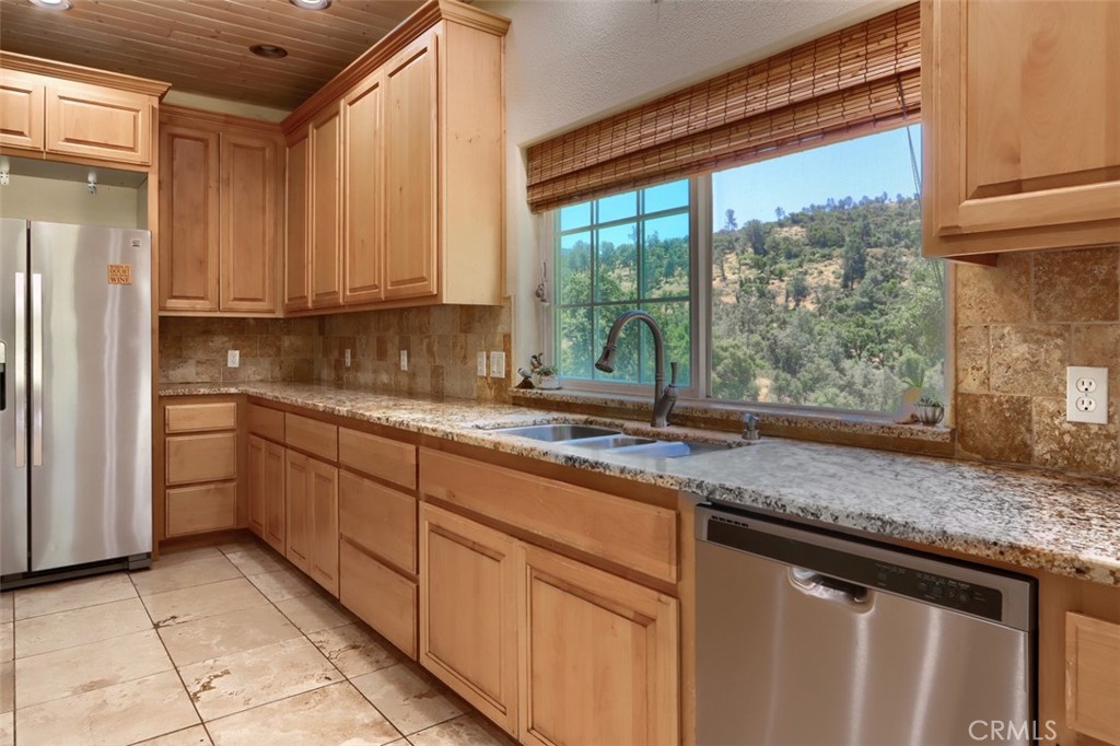 7551 Hunters Valley Rd, Mariposa, CA 95338