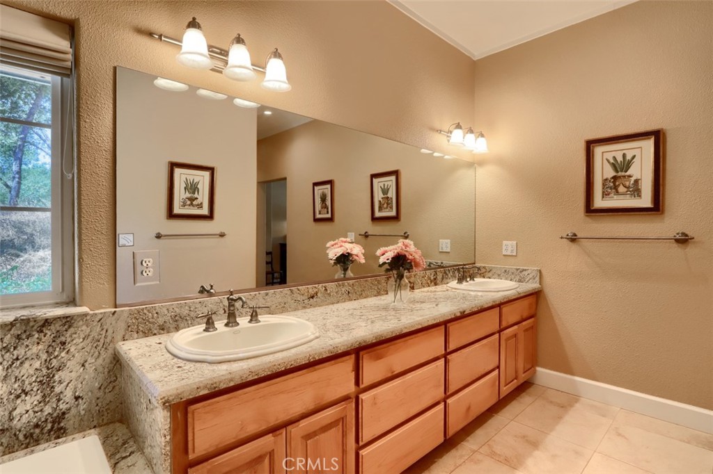 7551 Hunters Valley Rd, Mariposa, CA 95338