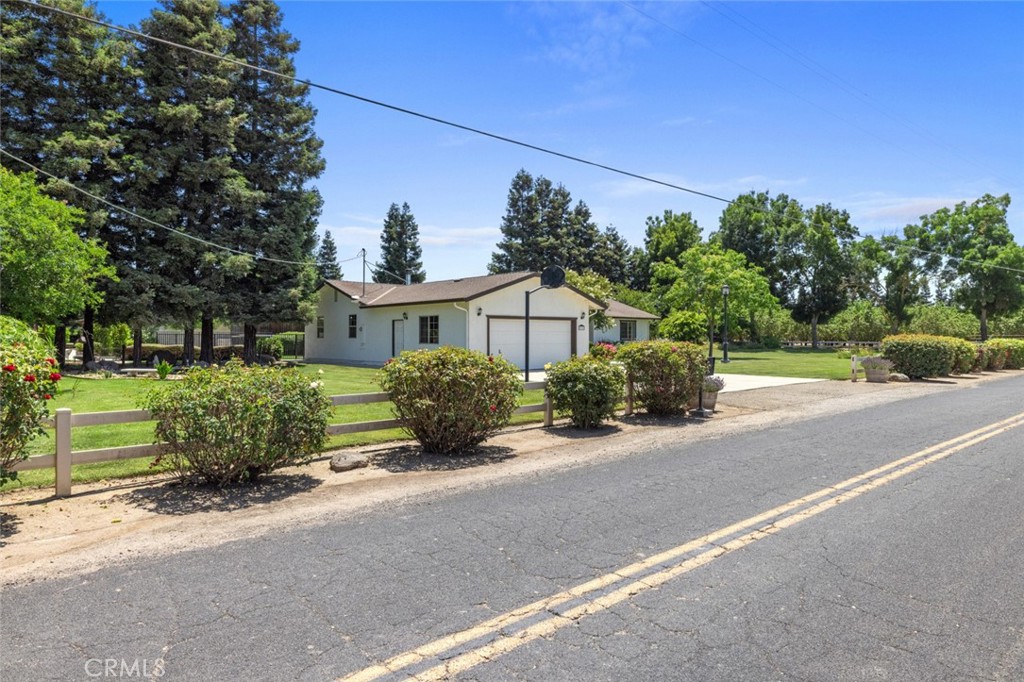 4742 Crow Rd, Oakdale, CA 95361