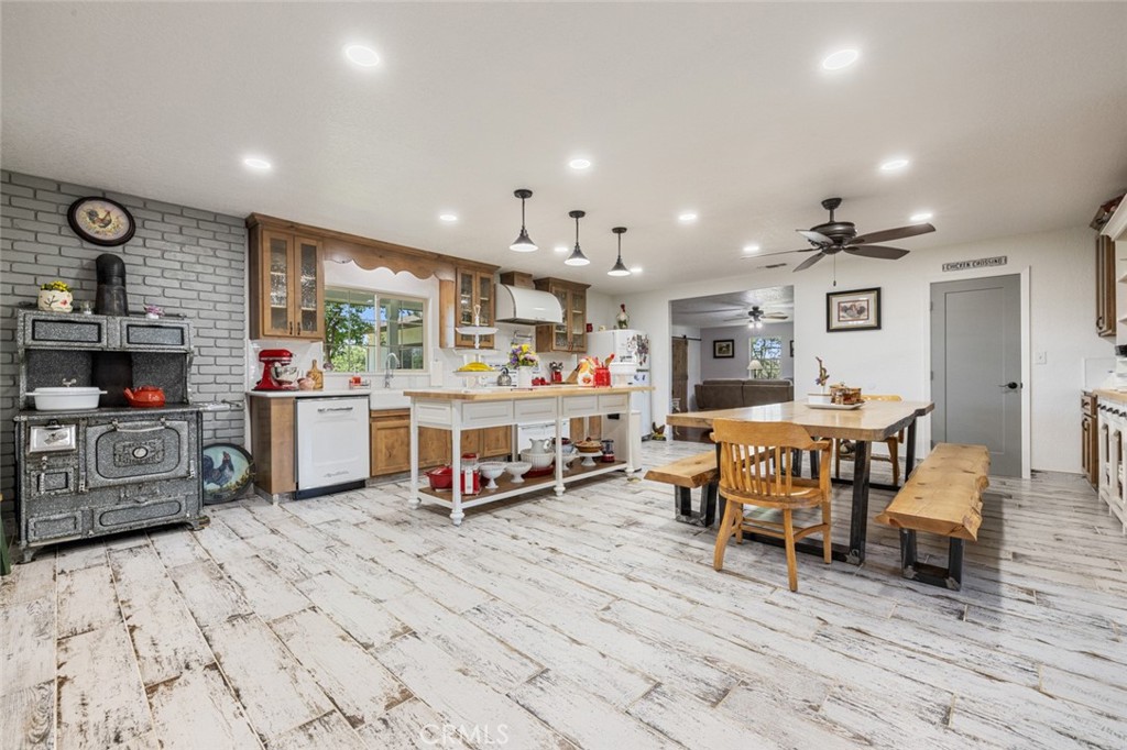 4742 Crow Rd, Oakdale, CA 95361