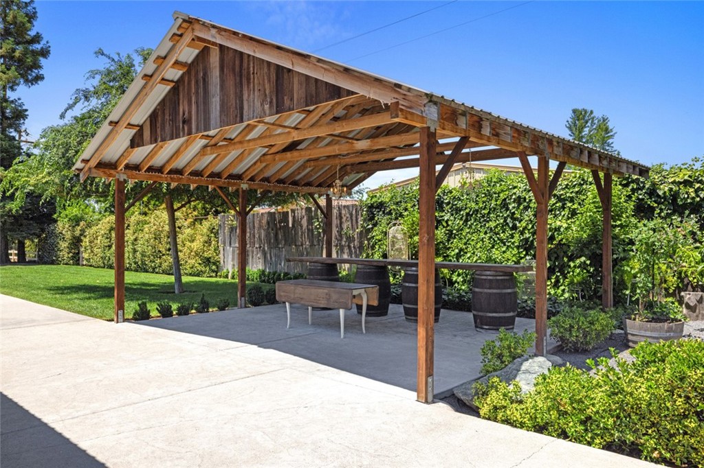 4742 Crow Rd, Oakdale, CA 95361