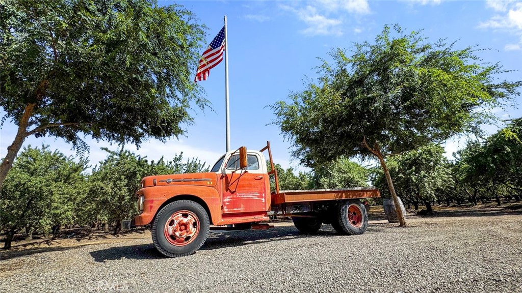 4742 Crow Rd, Oakdale, CA 95361