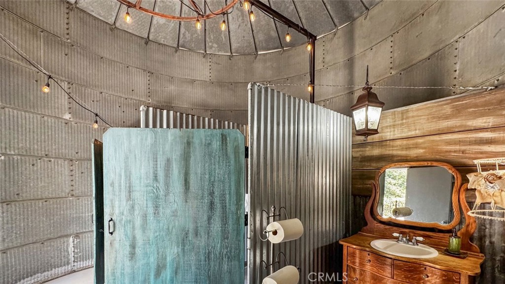 4742 Crow Rd, Oakdale, CA 95361