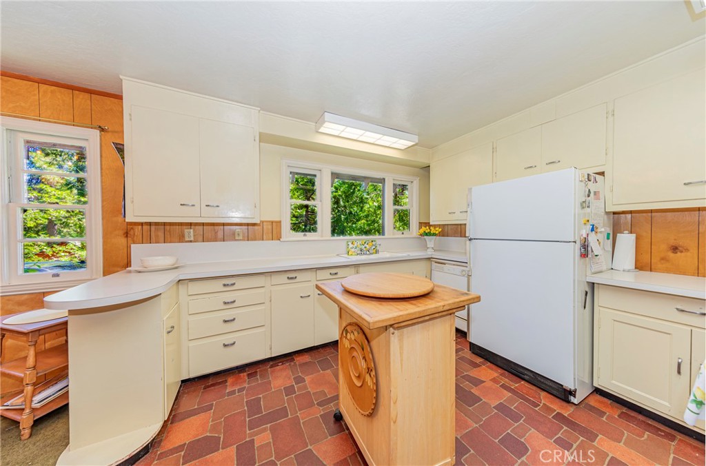 1173 Railroad Ln, Fish Camp, CA 93623