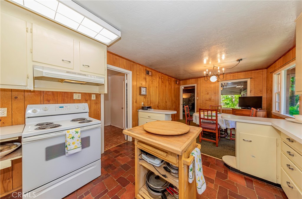 1173 Railroad Ln, Fish Camp, CA 93623