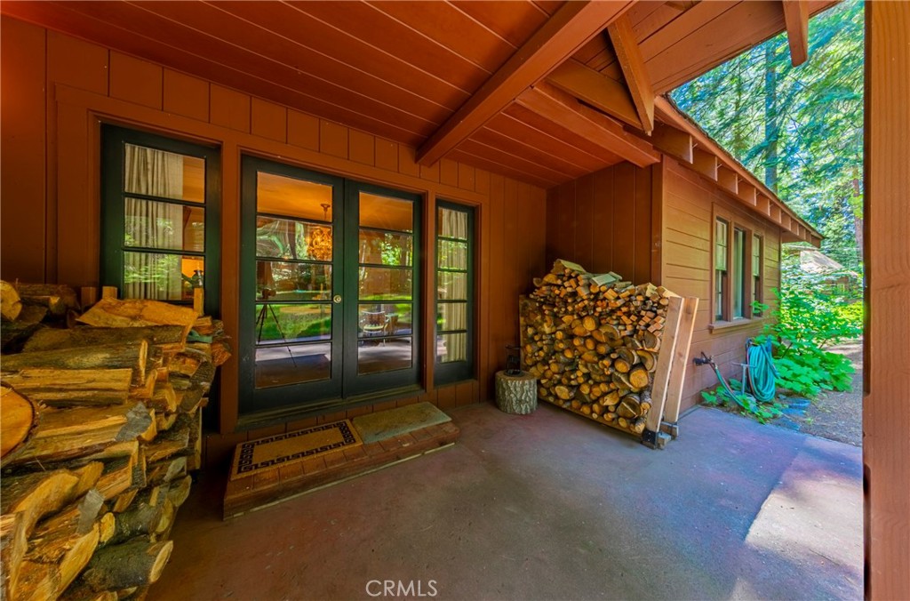 1173 Railroad Ln, Fish Camp, CA 93623