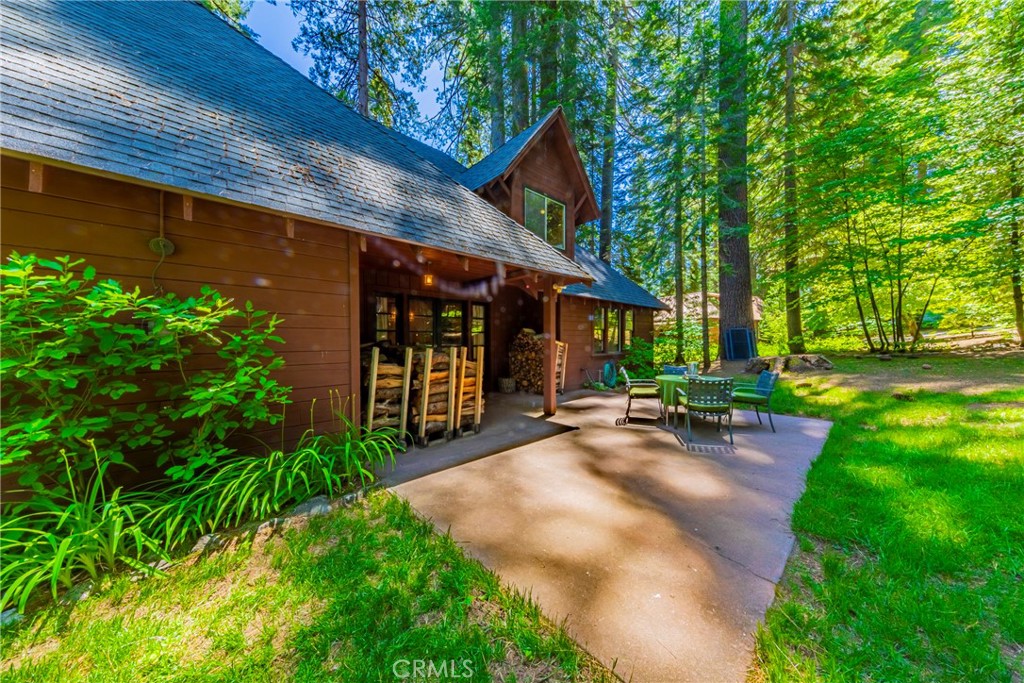 1173 Railroad Ln, Fish Camp, CA 93623