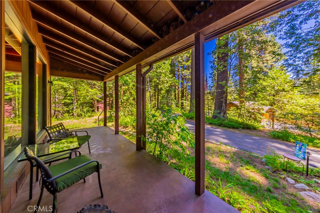 1173 Railroad Ln, Fish Camp, CA 93623