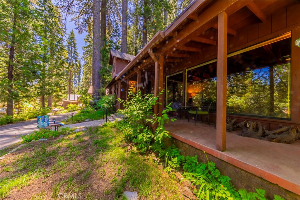 1173 Railroad Ln, Fish Camp, CA 93623