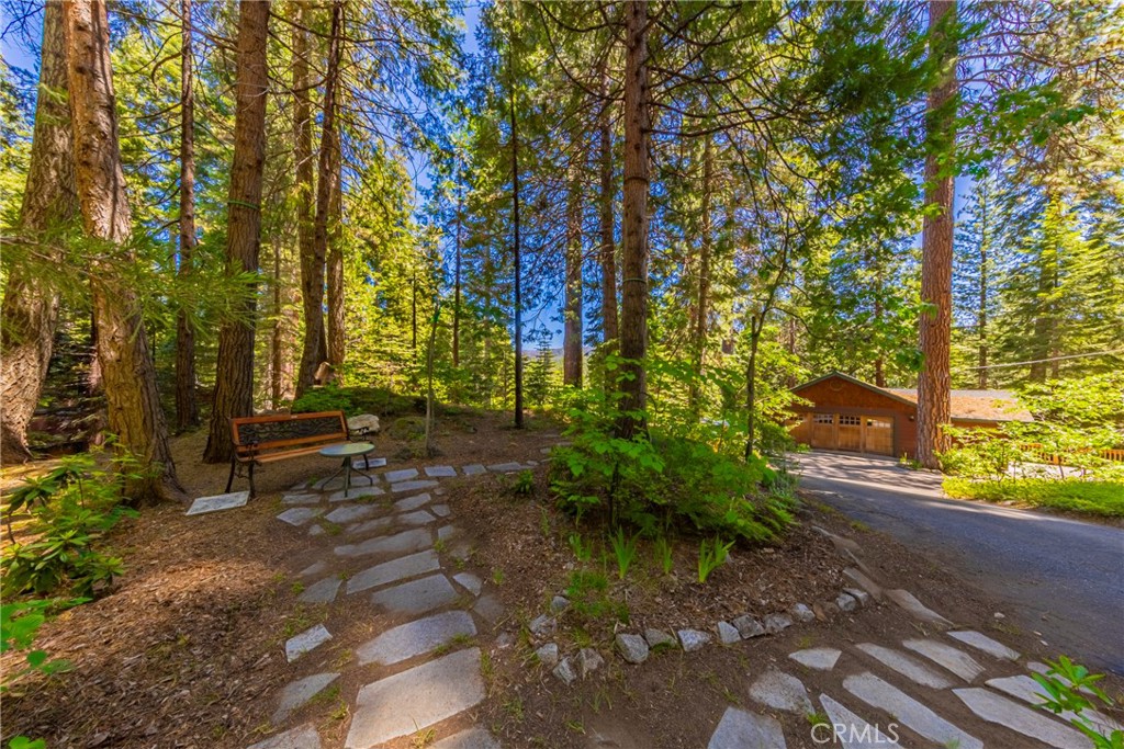 1173 Railroad Ln, Fish Camp, CA 93623