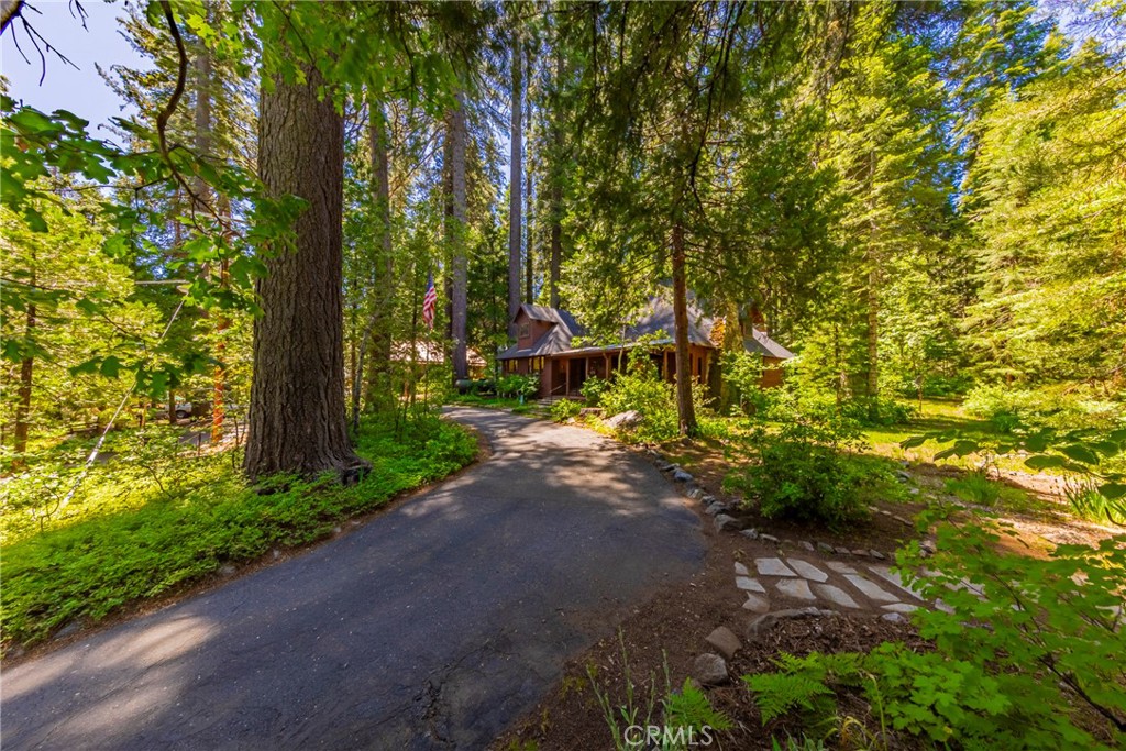 1173 Railroad Ln, Fish Camp, CA 93623