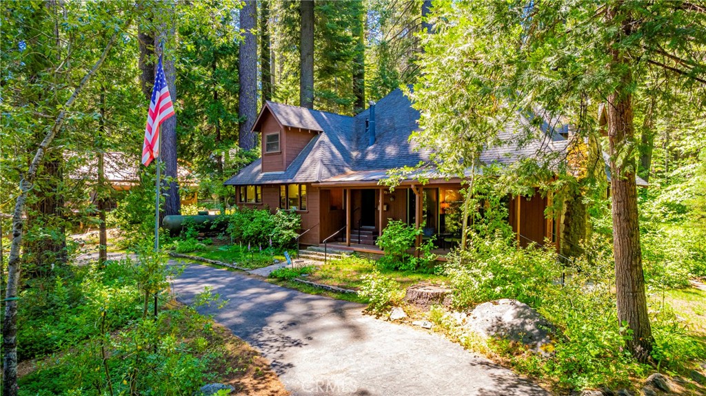 1173 Railroad Ln, Fish Camp, CA 93623