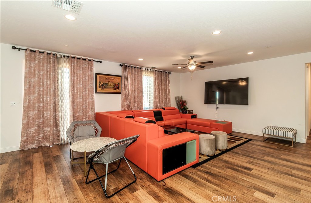 2698 N Arroyo Ave, Fresno, CA 93727