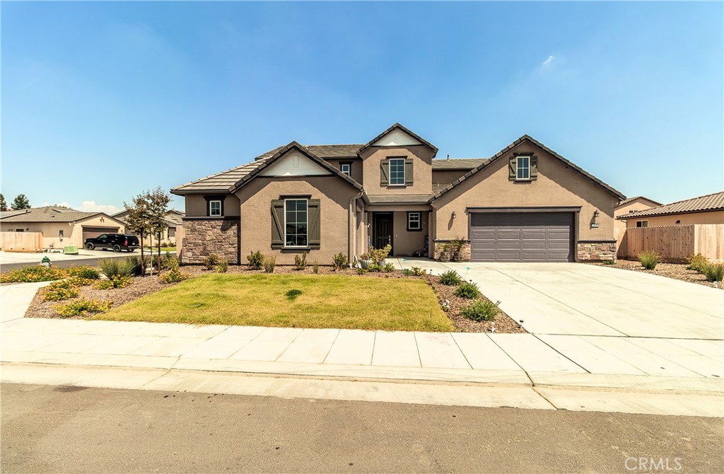 2698 N Arroyo Ave, Fresno, CA 93727