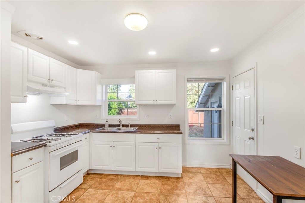 136 Village Rd, Modesto, CA 95354