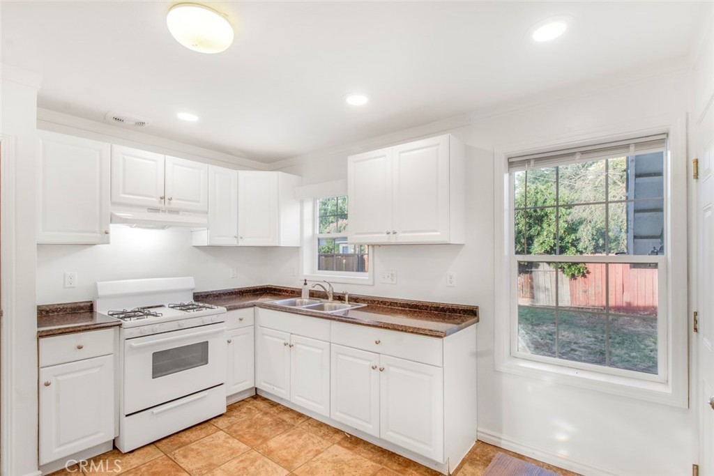 136 Village Rd, Modesto, CA 95354