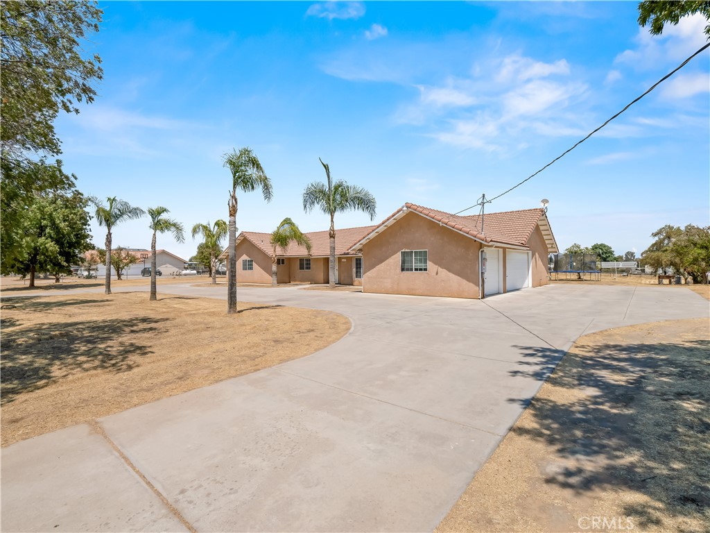16099 Karen Rd, Madera, CA 93636