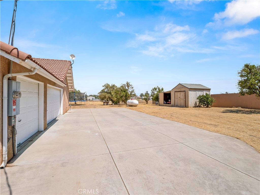 16099 Karen Rd, Madera, CA 93636