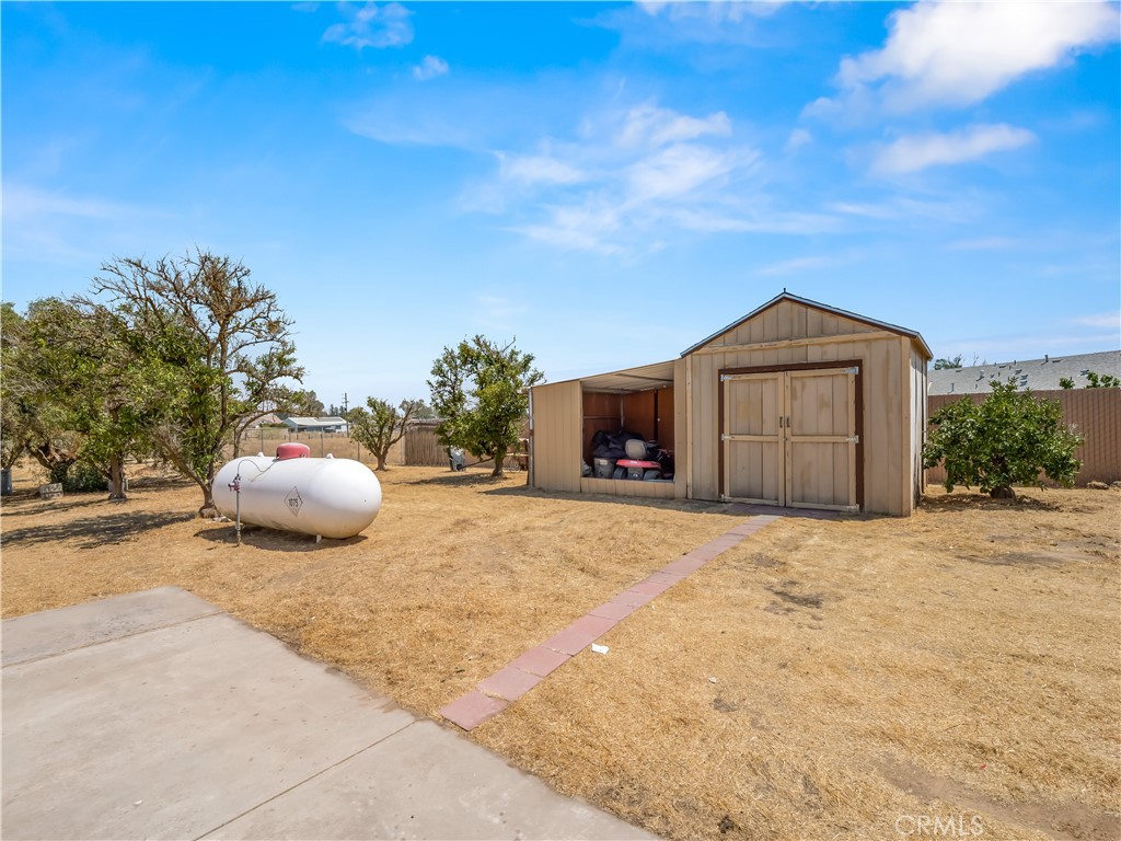 16099 Karen Rd, Madera, CA 93636