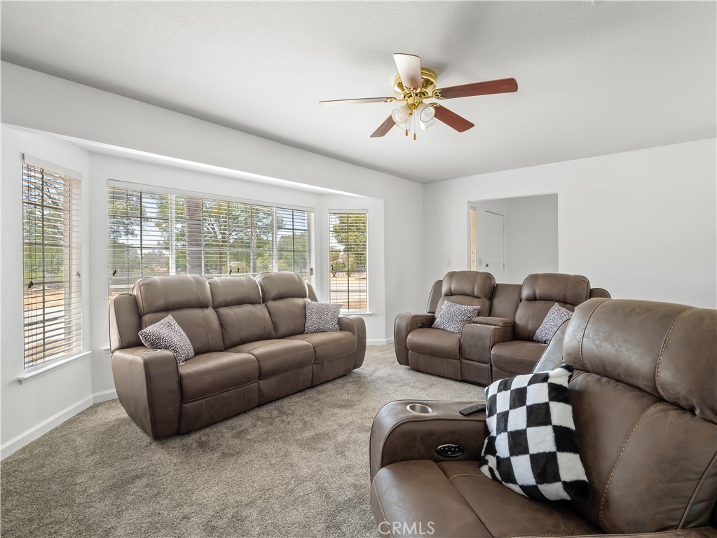 16099 Karen Rd, Madera, CA 93636