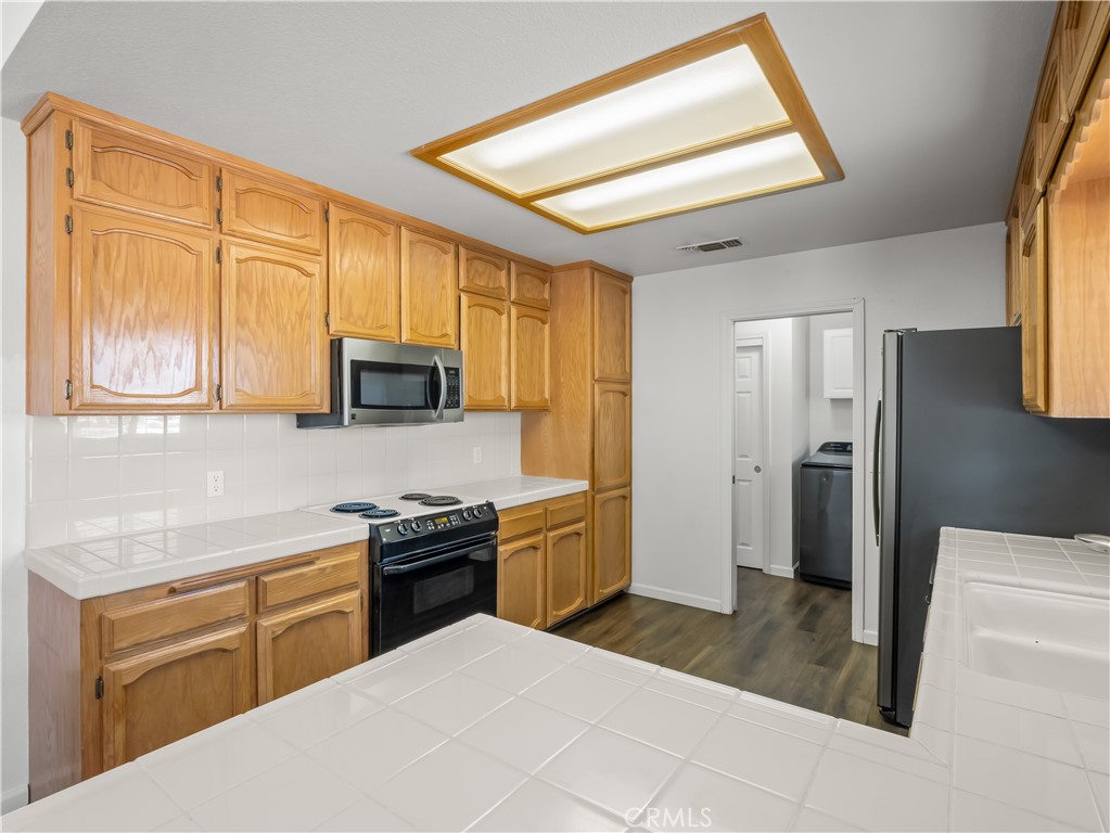 16099 Karen Rd, Madera, CA 93636