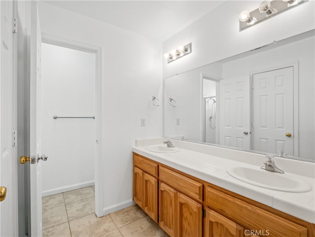 16099 Karen Rd, Madera, CA 93636