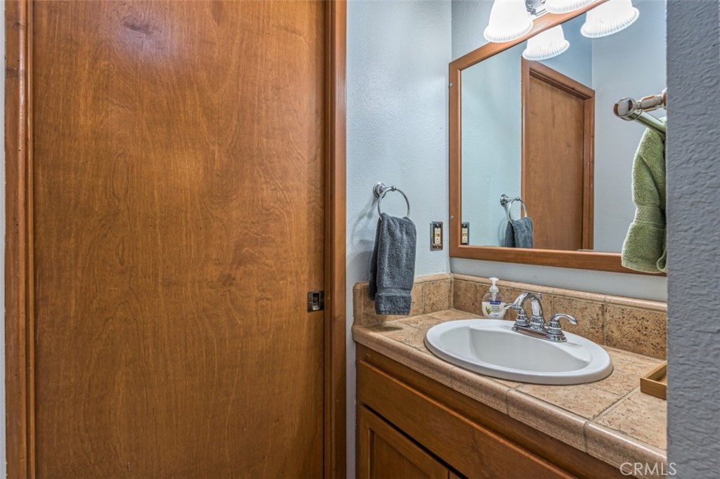 42203 Oak Ln, Oakhurst, CA 93644