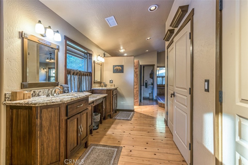 42203 Oak Ln, Oakhurst, CA 93644