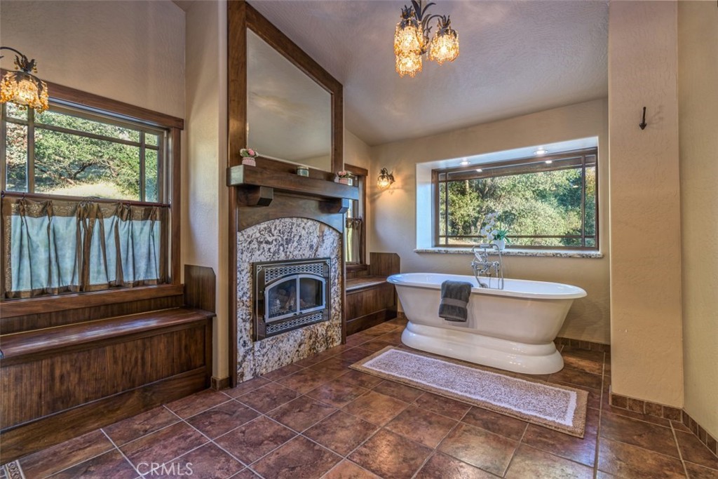 42203 Oak Ln, Oakhurst, CA 93644