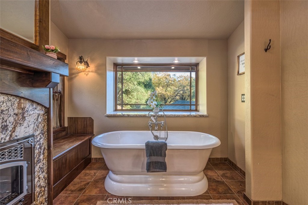 42203 Oak Ln, Oakhurst, CA 93644