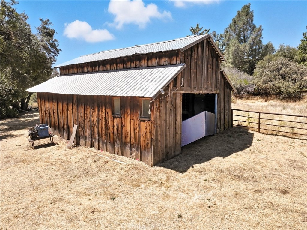 46467 Bissett Station Rd, Ahwahnee, CA 93601