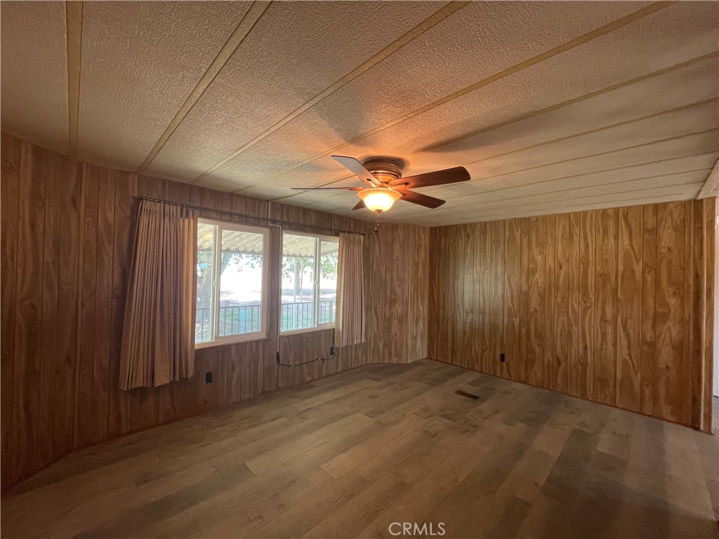 13941 9th Ave, Hanford, CA 93230