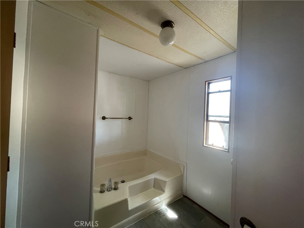 13941 9th Ave, Hanford, CA 93230