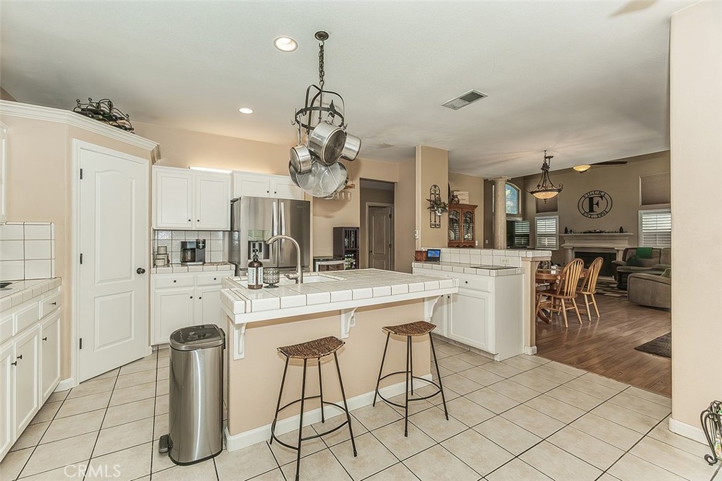 5094 W Cromwell Ave, Fresno, CA 93722