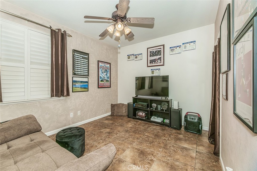 5094 W Cromwell Ave, Fresno, CA 93722