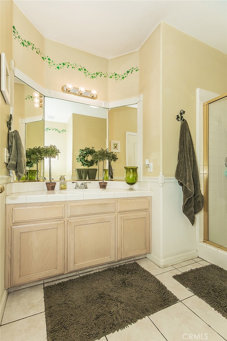 5094 W Cromwell Ave, Fresno, CA 93722