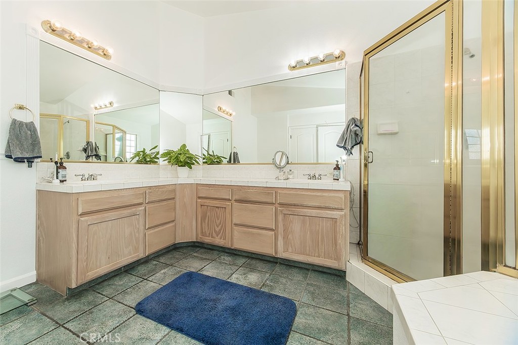 5094 W Cromwell Ave, Fresno, CA 93722