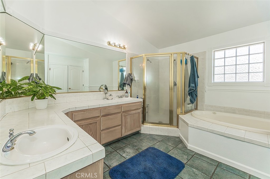 5094 W Cromwell Ave, Fresno, CA 93722