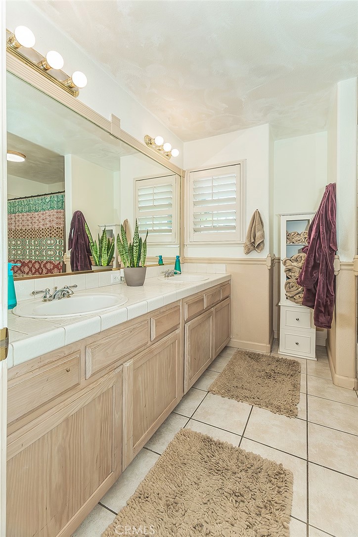 5094 W Cromwell Ave, Fresno, CA 93722